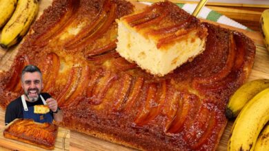Fatias de bolo de banana caramelizado fofinho