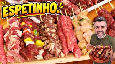 Espetinhos variados grelhados para churrasco