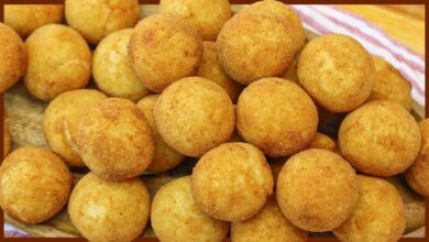 Bolinha de queijo frita, dourada e crocante