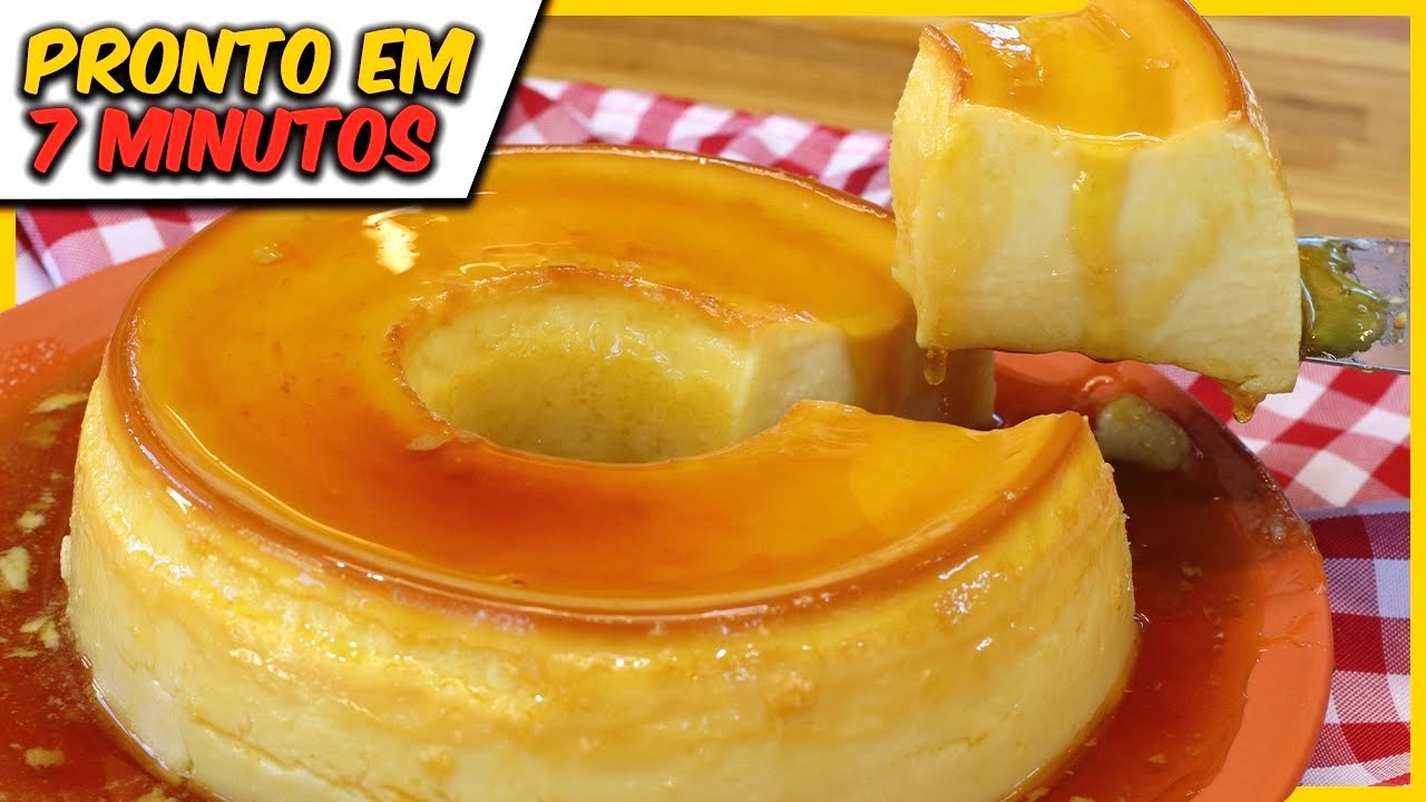 Pudim cremoso pronto para servir