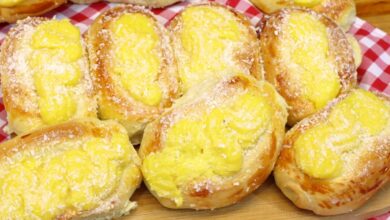 Pão com creme chineque recheado e dourado